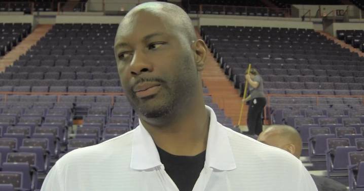 Former Laker Elden Campbell, Who Was Known for His Serene Playing Style, Is Dead at 57