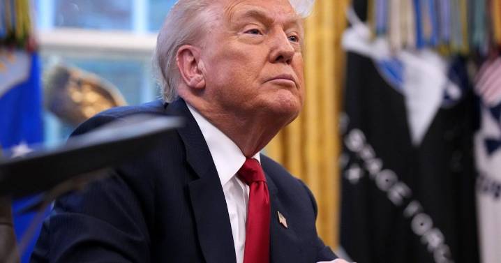 Trump to hold Venezuela Oval Office meeting, sources say