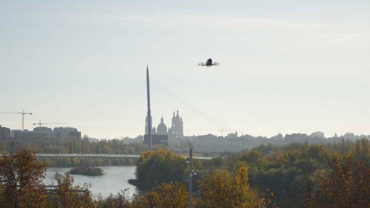 Un hito europeo: el cielo de Zaragoza acoge el primer vuelo urbano de un dron de carga en una emergencia simulada