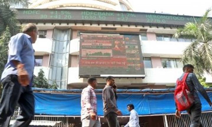 Indian stock market ends in bullish tone over hopes of renewed FII inflows