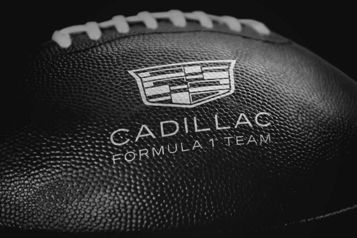 Cadillac presentará en el Super Bowl 2026 el monoplaza que manejará Checo Pérez en la Fórmula 1
