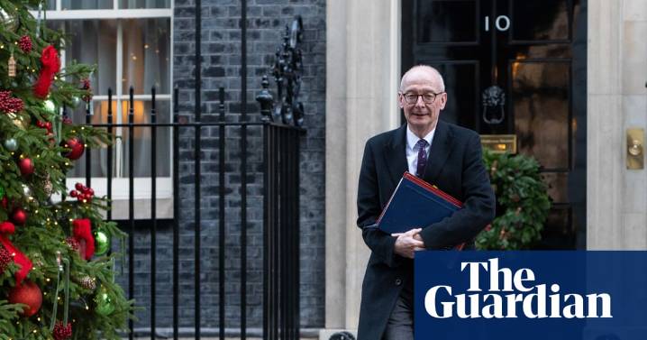 Labour launches child poverty strategy but hints costly welfare system needs reform