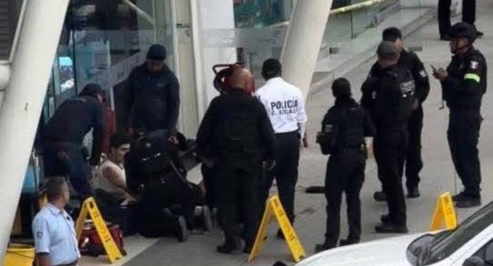 Asesinan a dos hombres en plaza comercial del Edomex, víctimas serían familiares de Caro Quintero