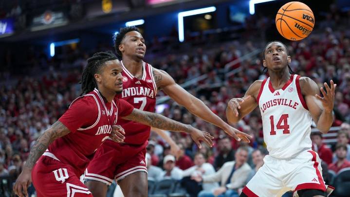 Conwell stars as No. 6 Louisville holds off No. 22 Indiana for an 87