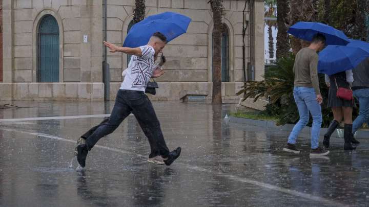 Valencia cierra este domingo parques, jardines y cementerios ante la alerta naranja por lluvias
