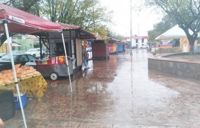 Esperan lustradores mejoras económicas en temporada navideña