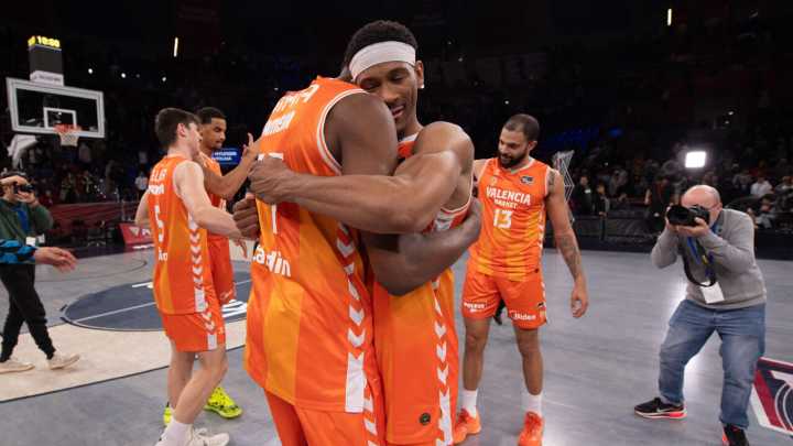 Kameron Taylor decide sobre la bocina en el Buesa Arena y Valencia Basket se aferra al liderato de la ACB (89