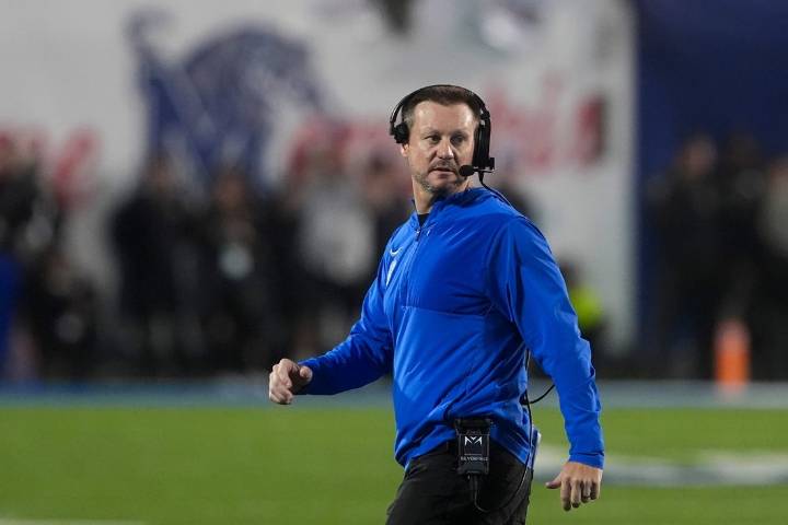 Deadspin | Reports: Arkansas to hire Memphis' Ryan Silverfield as coach