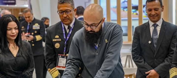 Ungrd y Armada firman contrato para diseñar y construir buque de emergencias