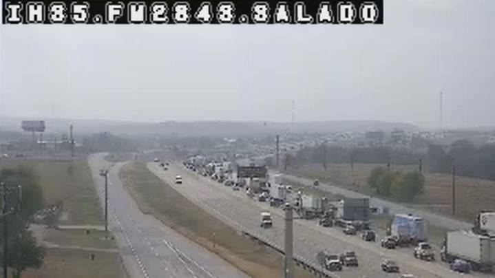 Multi-vehicle crash closes all southbound lanes of Interstate 35 at Bell County exit