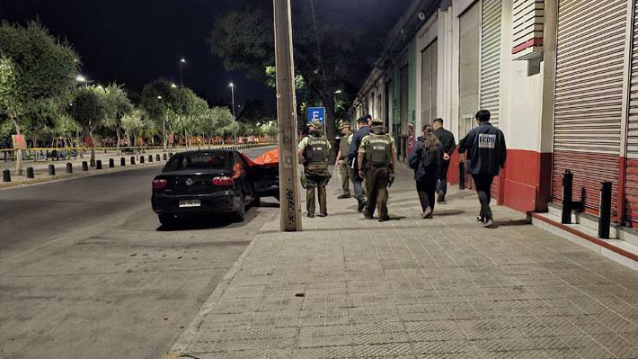Brutal homicidio en Santiago Centro: Acribillan a dos personas con cerca de 15 balazos