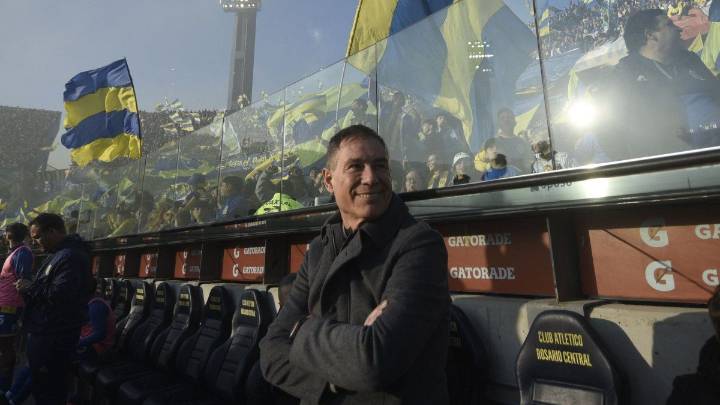 Ariel Holan es el primer pasajero canalla que quiere asegurarse la continuidad