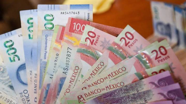Salario mínimo aumenta a 315 pesos a partir de 2026