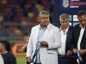 Chiqui Tapia vio en primera fila el título de Estudiantes: insultos de los hinchas, el frío saludo de Domínguez y un posteo sin nombrar a Verón