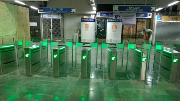Torniquetes Iluminados del Metro de CDMX Sorprenden a Capitalinos; ¿En Qué Estaciones Están?