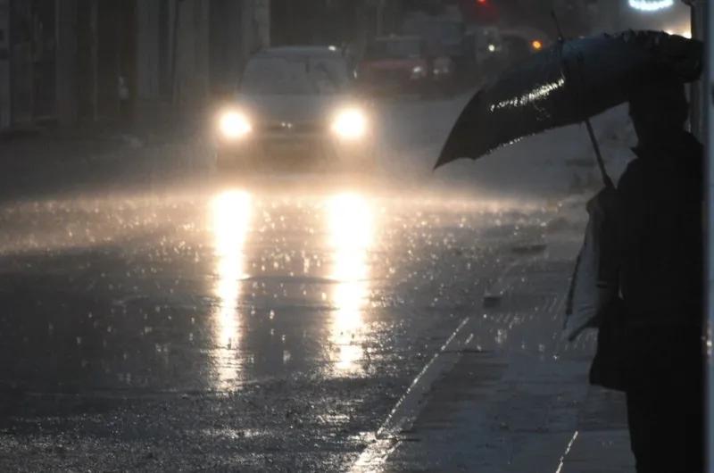 Lluvia y descenso térmico: respiro para los santiagueños después de días agobiantes