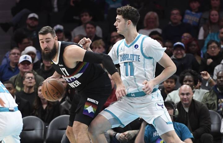 Deadspin | Nuggets keep Hornets at bay as road win streak hits 10
