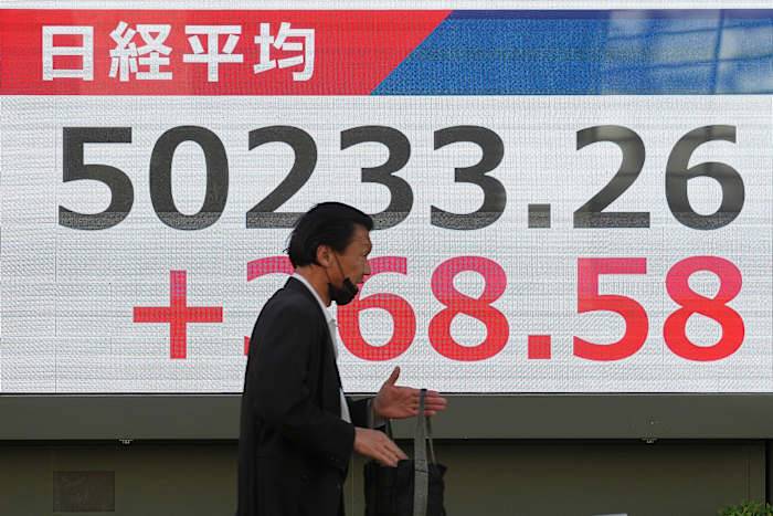 Asian shares are mixed after Wall Street pulls near its all