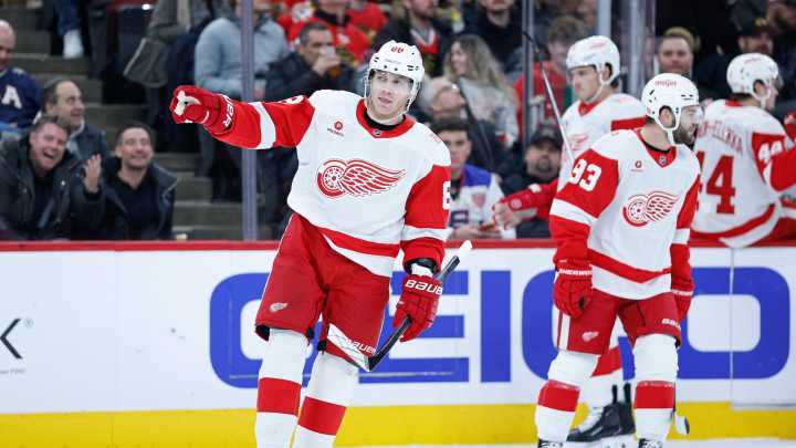 Red Wings score is 4-0 over Blackhawks, Patrick Kane nets 498th goal
