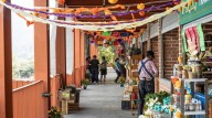 Otorga Tepoztlán más de 10 locales a comerciantes que dejaron la Plaza Cívica; recibirán apoyos de hasta 15 mil pesos.
