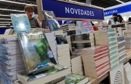Grandeza, el libro de AMLO, éxito de ventas en la FIL Guadalajara; jóvenes, los principales compradores