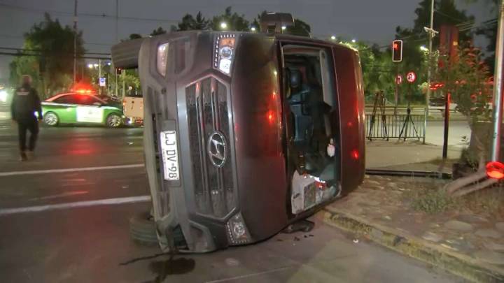 Accidente vehicular en La Pintana deja tres personas heridas: Uno de los conductores se dio a la fuga