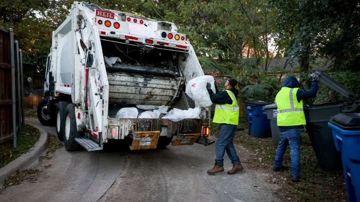 Dallas planned to kick alley trash service to the curb. Thousands of residents pushed back