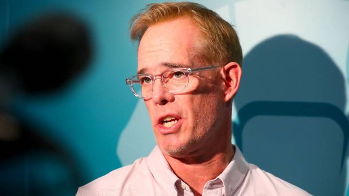 Joe Buck gets Hall of Fame's Frick Award, joins dad Jack
