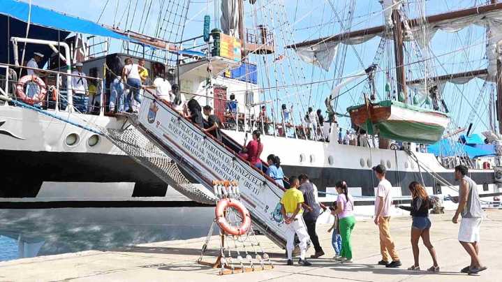 Buque Escuela Simón Bolívar BE-11 recibió más de 10 mil visitas durante su atraque en Puerto Cabello