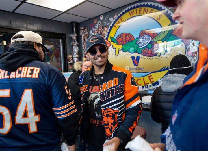 Column: When a shirtless coach and a free hot dog rallied an entire city. Only in Chicago.