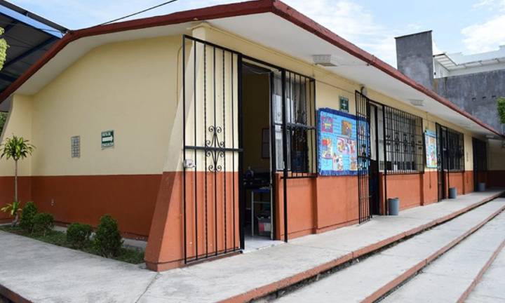 Piden a escuelas resguardar objetos de valor durante el período vacacional