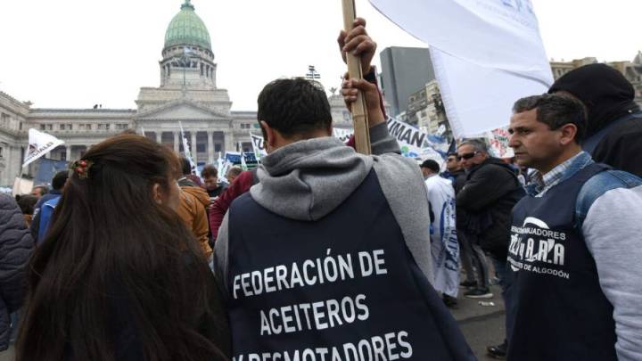 Gremio aceitero en alerta: denuncian una reforma laboral “profundamente regresiva”