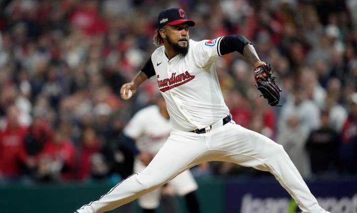 Emmanuel Clase y Luis Ortiz enfrentarán juicio por escándalo de apuestas en mayo