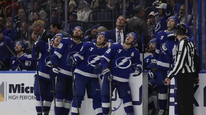 Lightning sputter early, seethe late in tough