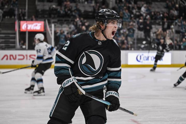 Deadspin | Tyler Toffoli (4 points), Sharks double up slumping Mammoth