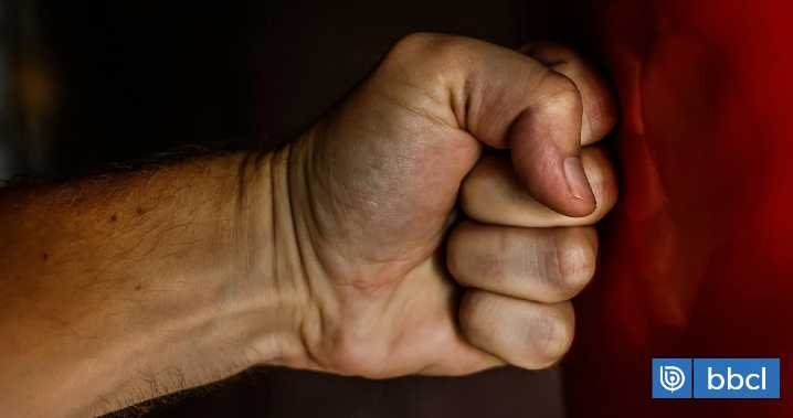 Dos adolescentes frustran femicidio contra su madre en Panguipulli: pareja intentó asfixiarla