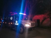 Bomberos controlan incendio en casa deshabitada en Melchor Múzquiz