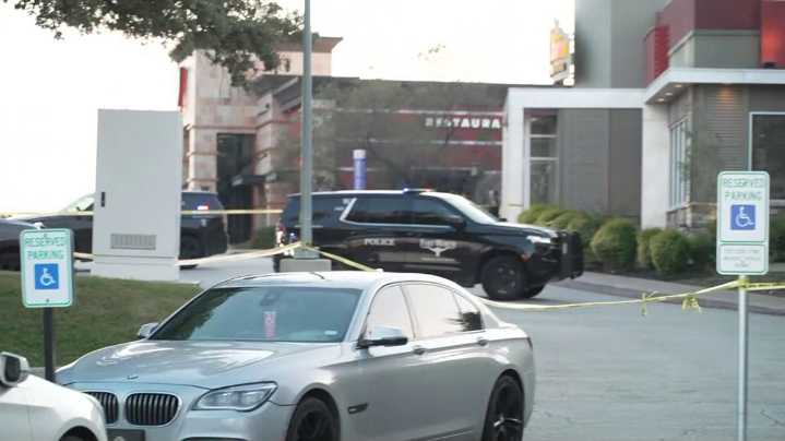 Man injured in shooting at Hulen Mall in Fort Worth, police sources say