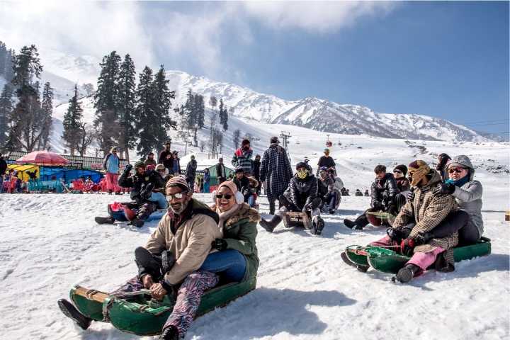 Kashmir’s Cold Season Heats Up Tourism and Traditions