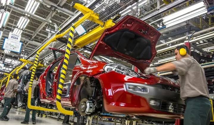 La producción automotriz vuelve a caer y noviembre deja una baja cercana al 30 por ciento