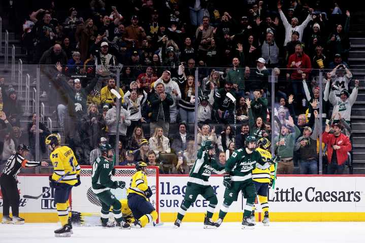 No. 3 Michigan State upends No. 1 Michigan to earn series split