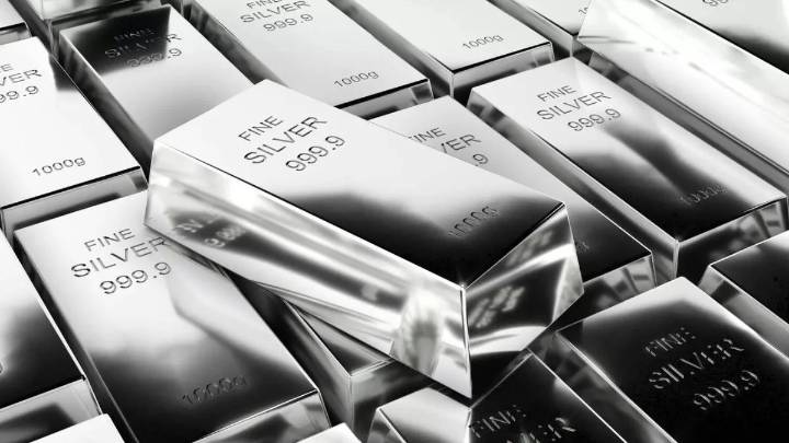 Silver Price Hits Record Rs 1.92 Lakh/kg as Global Trends Push Rates Higher