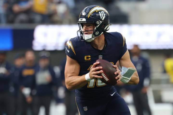 Chargers QB Justin Herbert (hand) hopes to start vs. Eagles