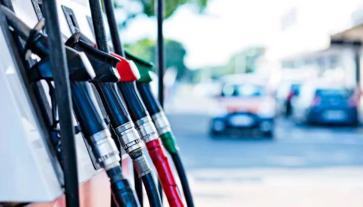 Ohio's average unleaded gas price down to $2.70 per gallon