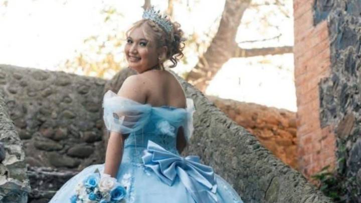 Dejan plantada a Carol Estrella en sus XV años en Hidalgo y desconocidos llegan con regalos a animar la fiesta