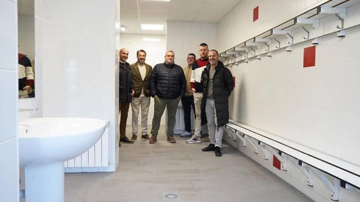 El campo de El Bayu ya tiene vestuarios nuevos tras finalizar las obras de renovación integral a cargo del Ayuntamiento de Siero