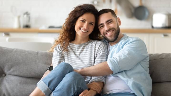 Parejas de fin de semana: ¿vivir en una luna de miel eterna o un amor con fecha de vencimiento?