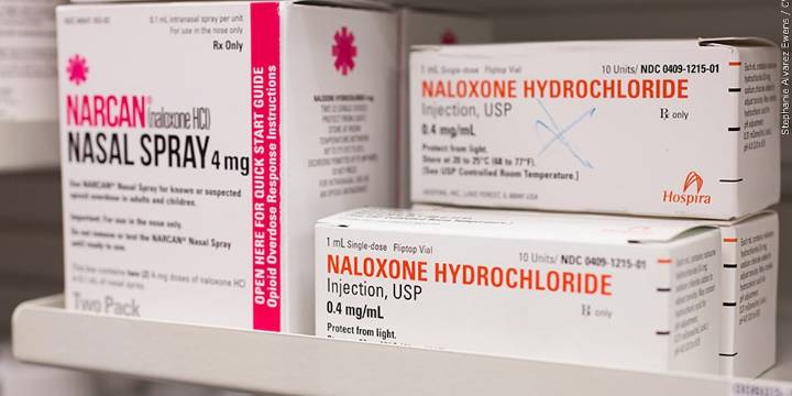 Public libraries can now supply and administer Narcan, IDPH says