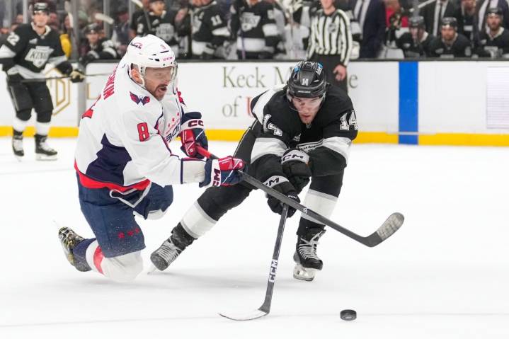 Kings fall to Capitals as legends share the ice one last time