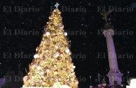 Galería.- ¡Enciende Santa Claus el árbol navideño en Plaza del Ángel!